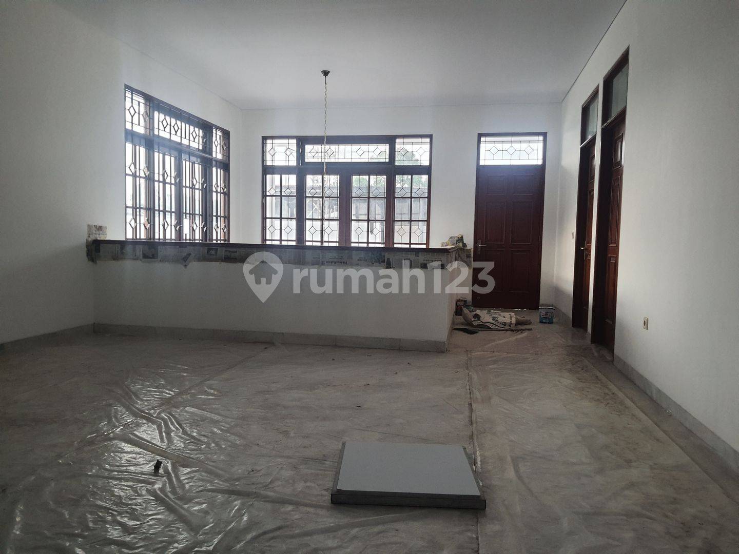 2-Story House in Strategic Business Location, Suitable for Office/Business