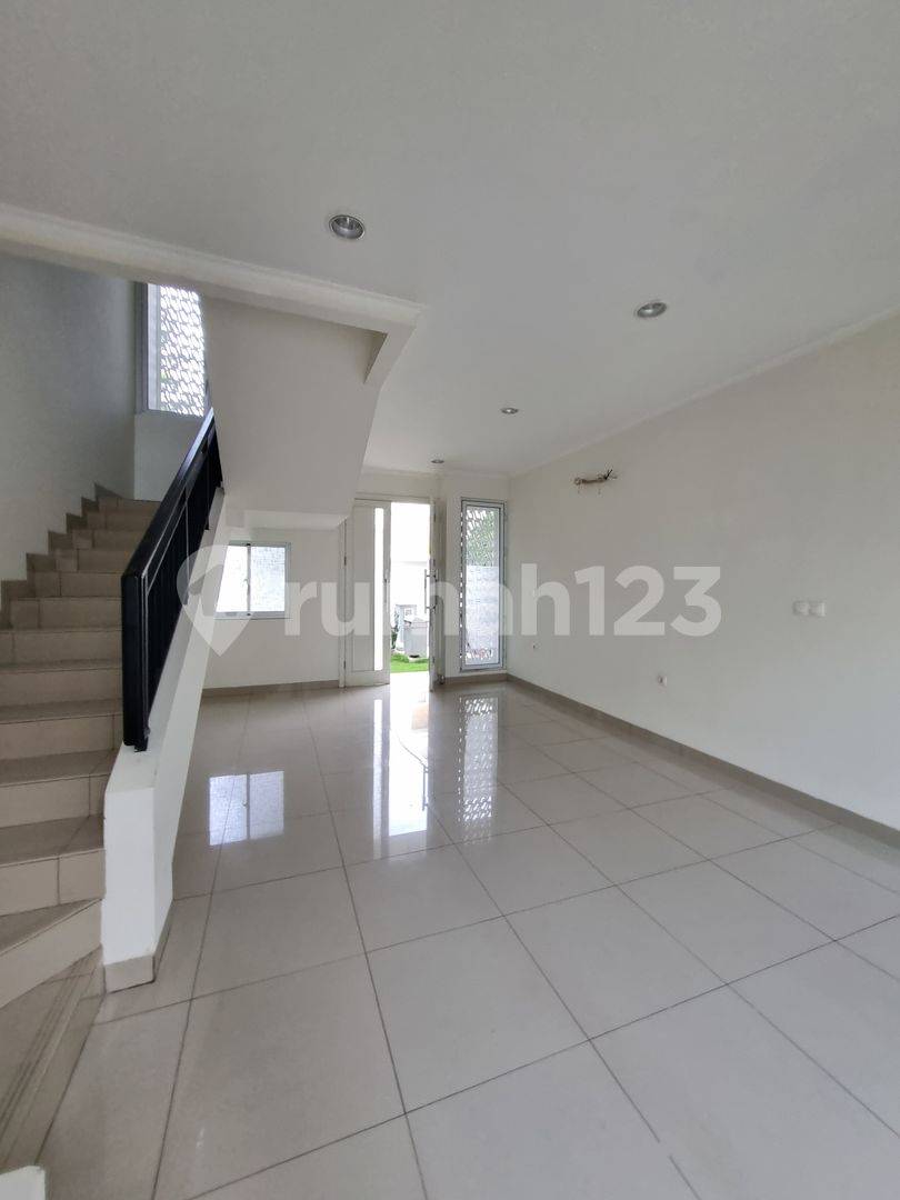 Fully Renovated, Ready to Move In, 8-Meter Wide Property