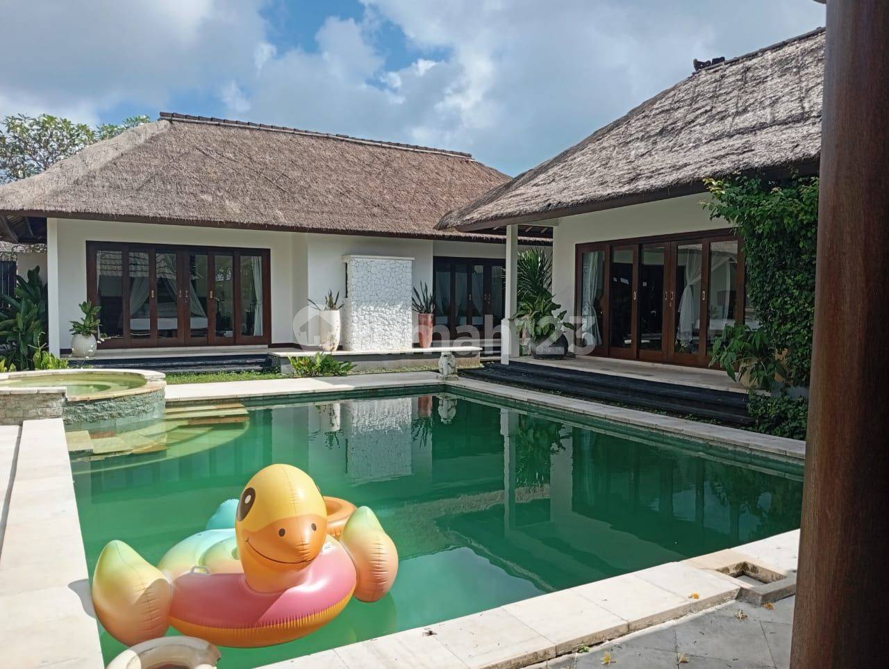 Luxurious 3-Bedroom Villa in Jimbaran with Private Pool and Jacuzzi