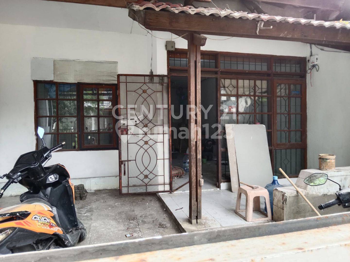 2-Bedroom Property with Tile Floors and Multiple Rooms