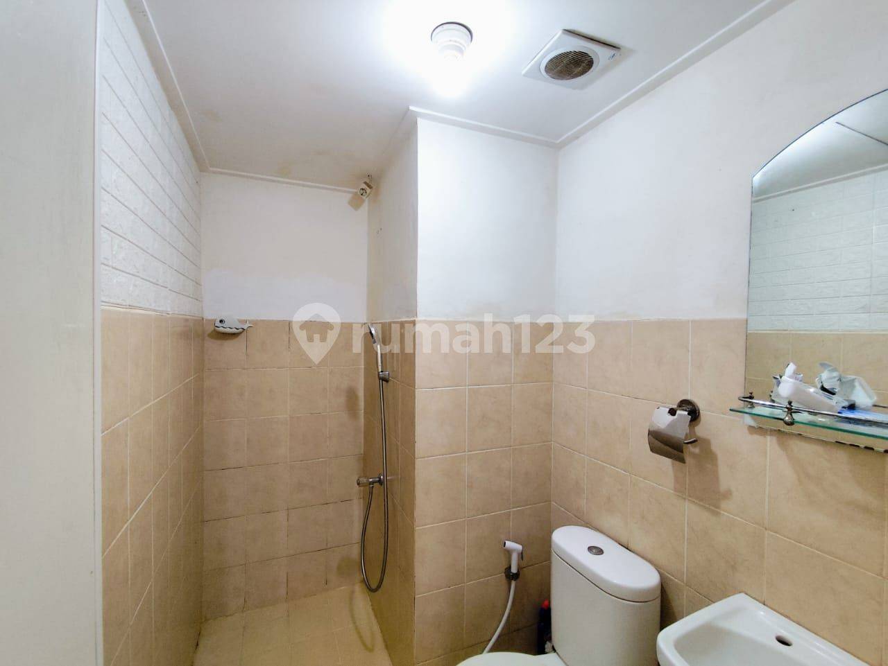 Жасыл шығанақ Pluit пәтері, жүзу бассейні және толық жабдықтары бар