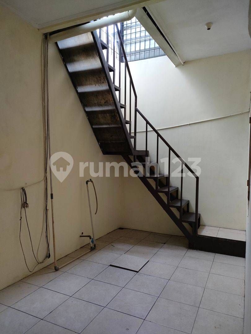 Strategic Location Near Kopo Indah 5, Accessible Area