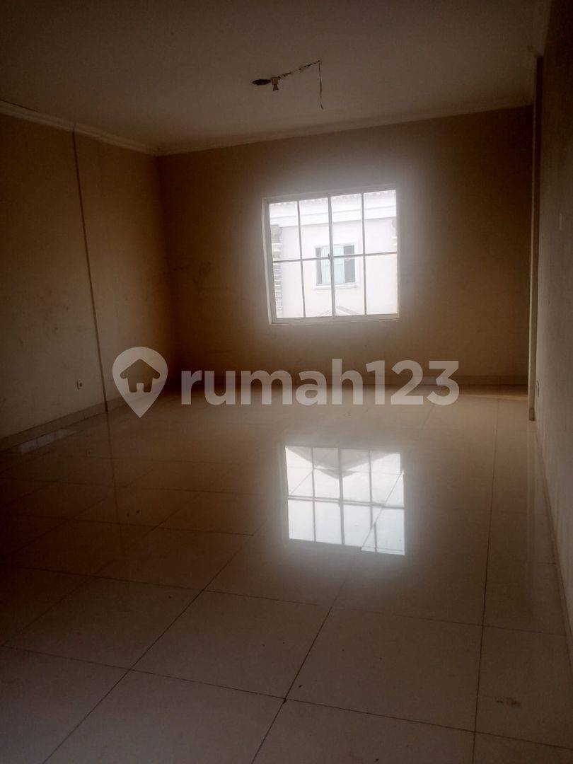 4-Story Commercial Shop House in Green Lake City, Cipondoh Tangerang