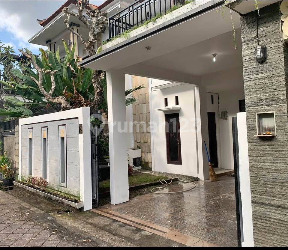 4 Bedroom House in Dalung near Canggu with Balcony and Gazebo