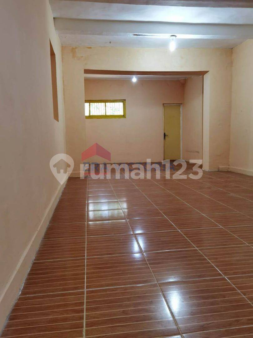 3-Story Commercial Space in Busy Culinary Area of Malang City