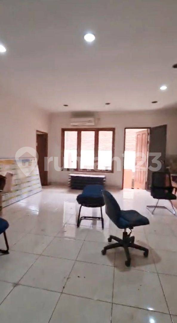 2-этажный дом в Pluit Permai с гаражом