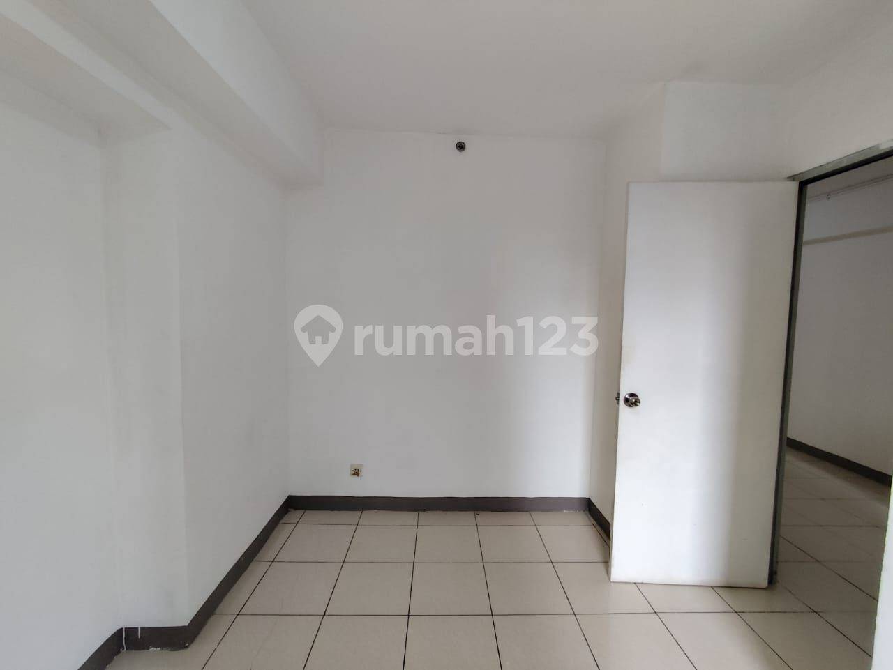 Green Bay Pluit Apartment - Comfortable Living with Multiple Amenities