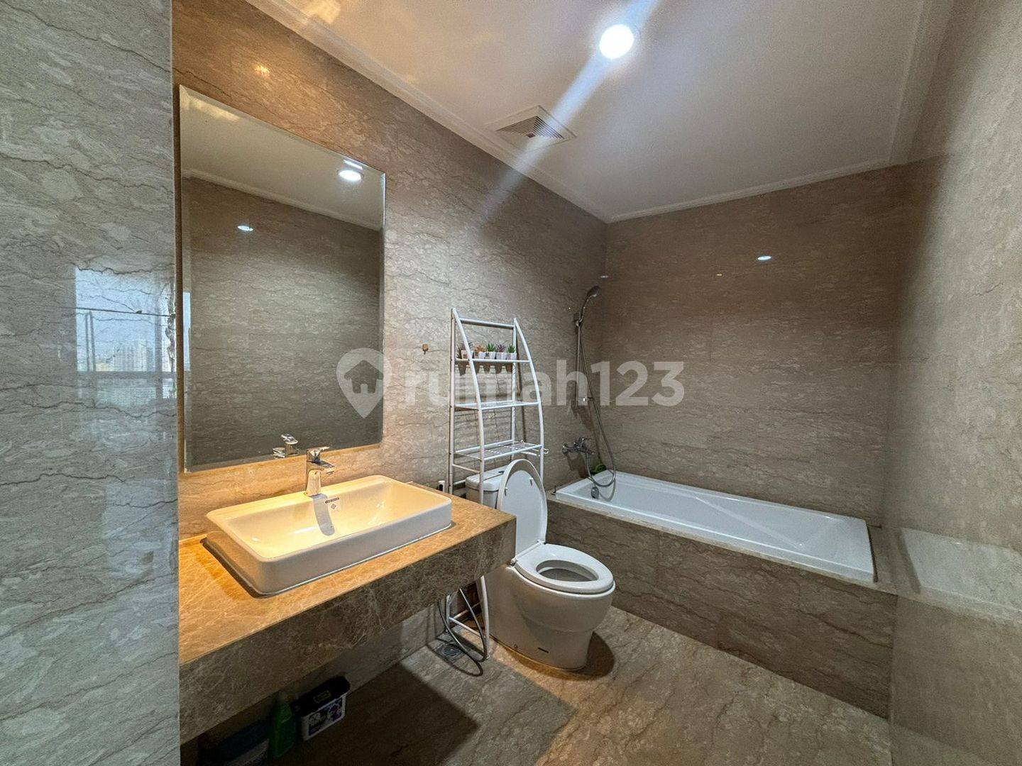 Menteng Park 2 Bedroom Apartment with Private Lift