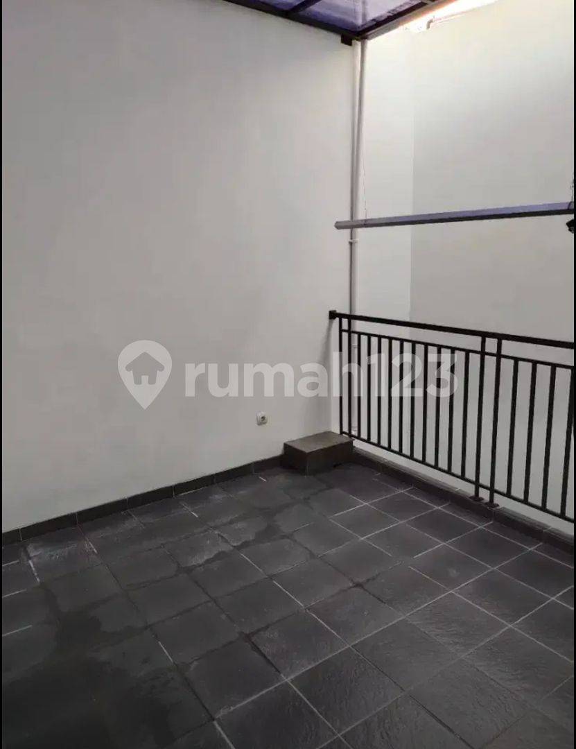 Modern Property Near City Toll and Strategic Urban Locations