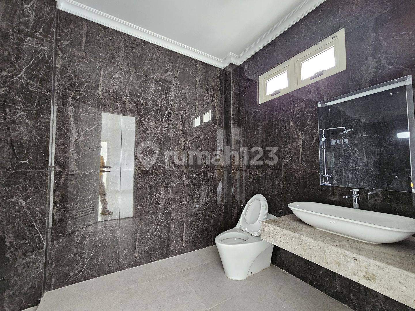 Agathis Golf Residence, Summarecon Bogor-дағы гольф алаңының жанындағы жаңа үй