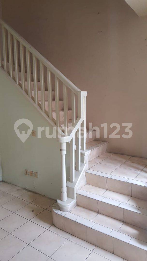 2-Story Townhouse in Taman Paris Cluster, Lippo Karawaci Utara