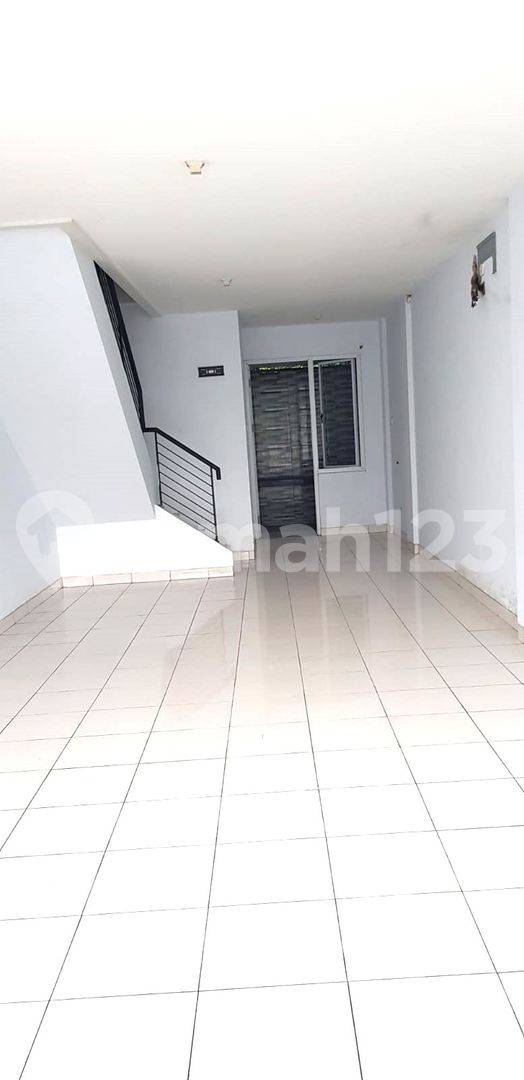 Ruko for Rent in Kota Wisata, Bogor - Convenient Location with Multiple Amenities