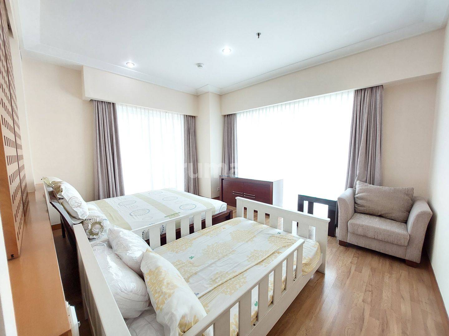 Pakubuwono Residence-тегі кең 2 бөлмелі пәтер жоғары сапалы ыңғайлылықтармен