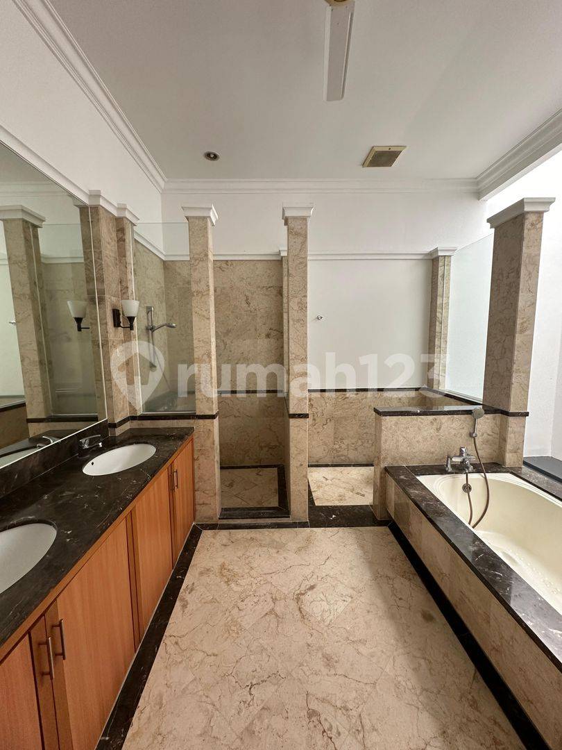 Spacious 4+1 Bedroom Compound House in Kemang with Pool