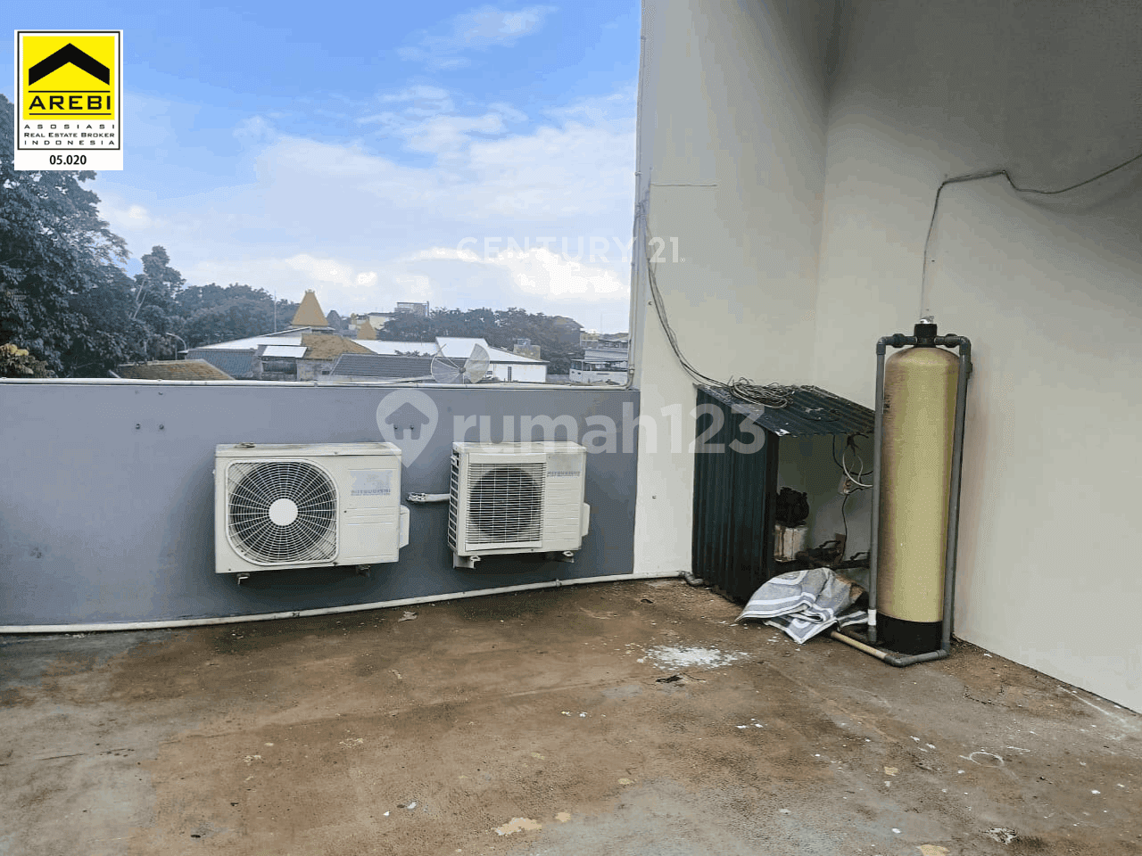 2-Story Shophouse with Rooftop in Burangrang-Lodaya Area