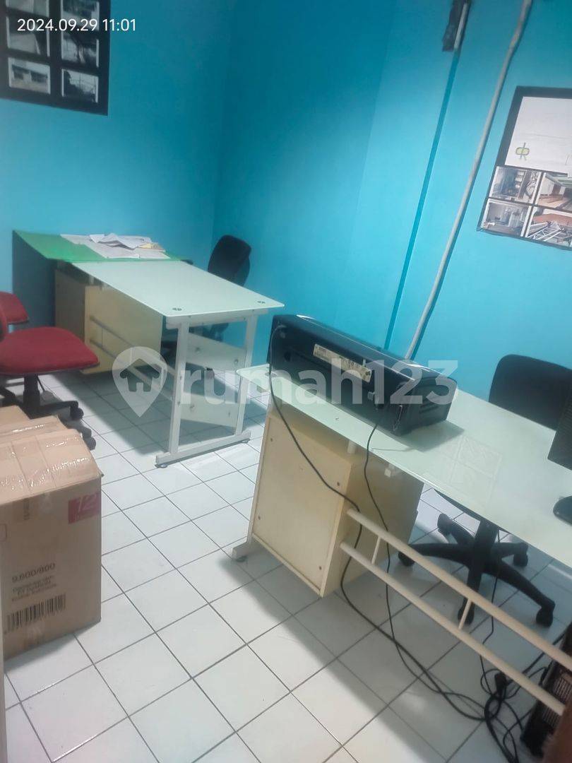 Strategic Commercial Space with Multiple Offices