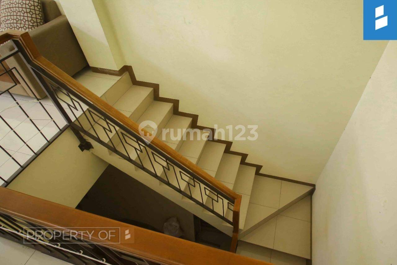 2-Story Commercial Property in Rancamanyar