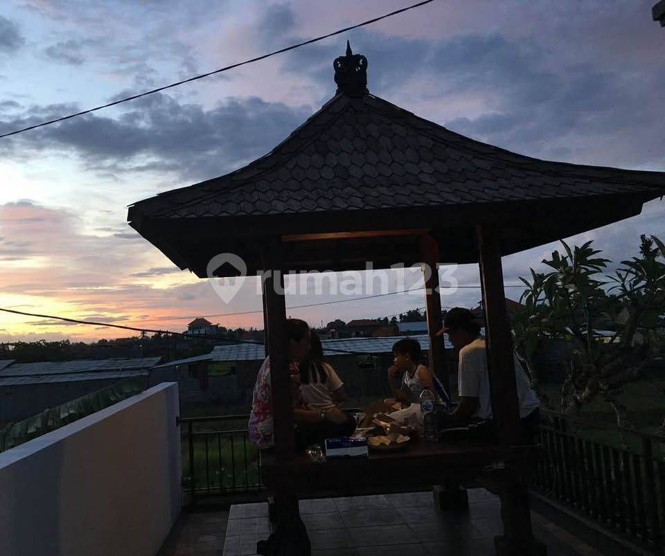 4 Bedroom House in Dalung near Canggu with Balcony and Gazebo