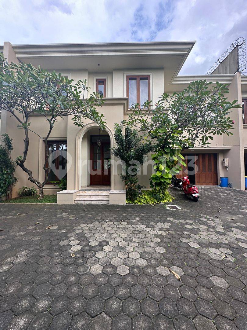Spacious 4+1 Bedroom Compound House in Kemang with Pool