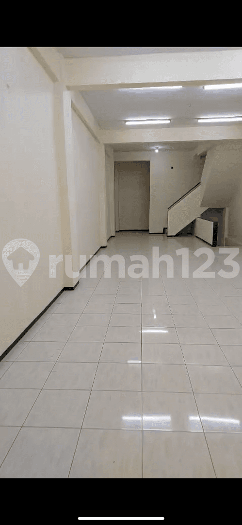 3.5 Story Commercial Space for Rent in Ngagel Jaya Selatan