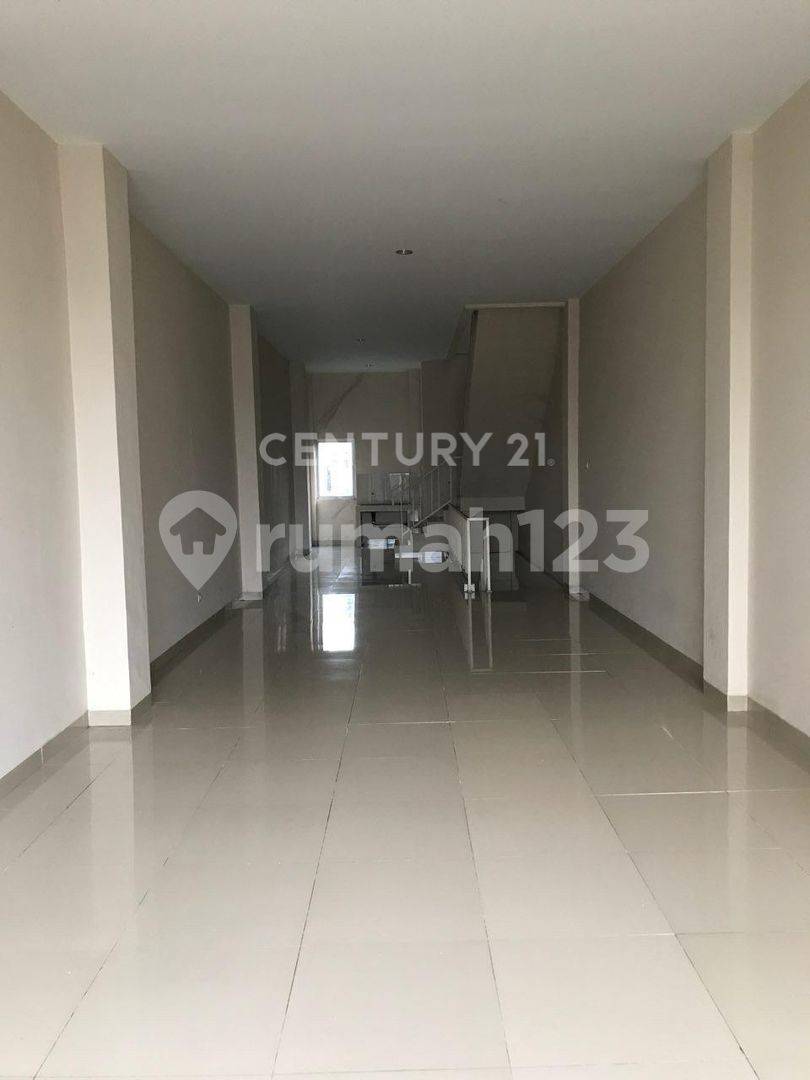 Corner Shop/Office Space in Rawamangun, East Jakarta