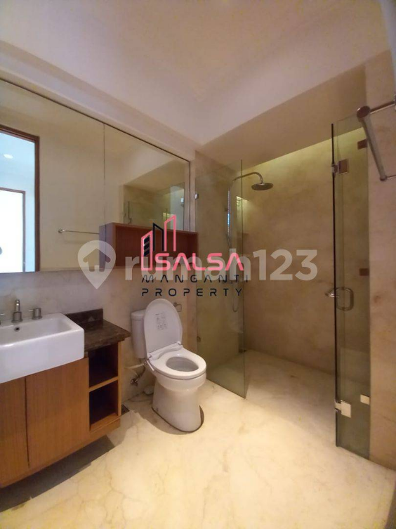 Luxurious 4-Bedroom House with Pool in Cipete