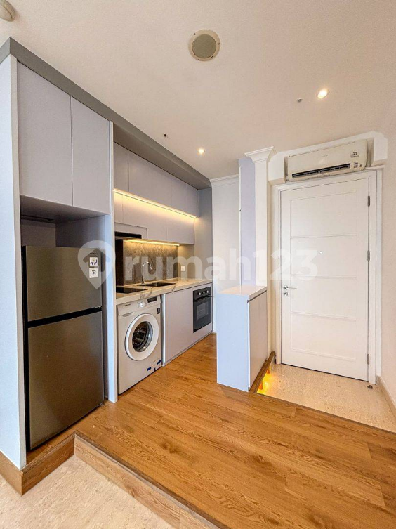 Modern 1BR Apartment with City View, Fully Furnished