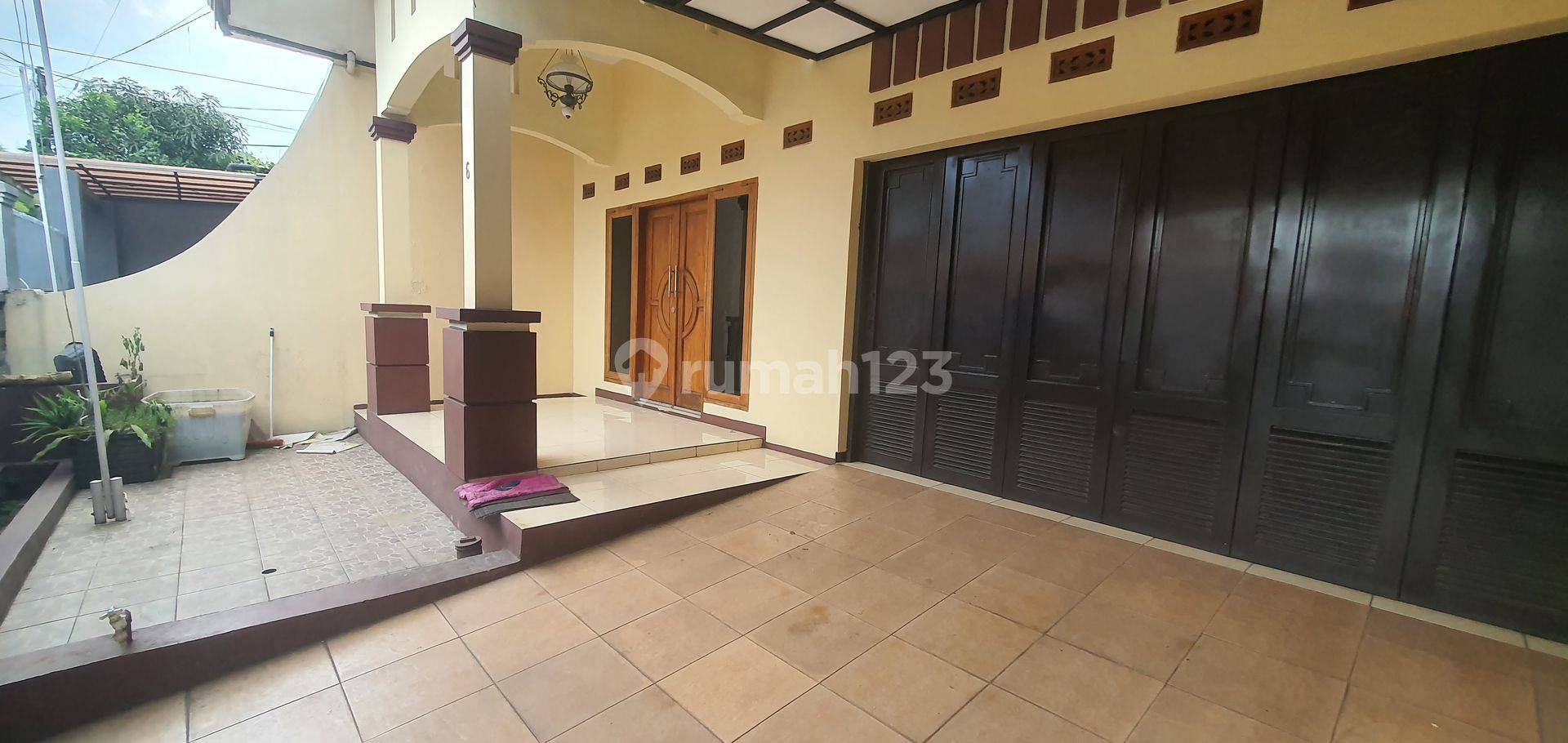 Spacious 4-Bedroom House with Garage in BKR