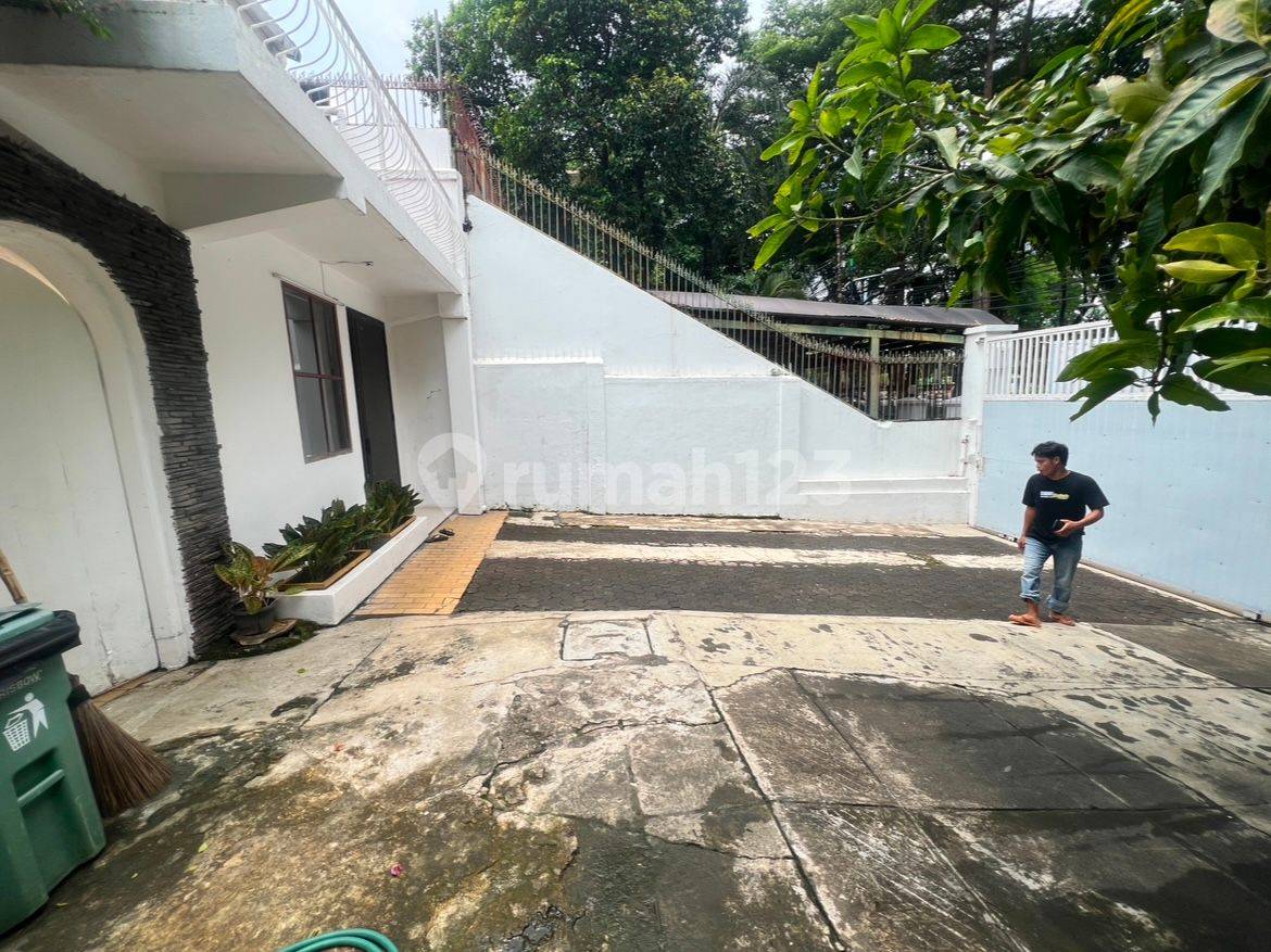 Strategic House for Commercial/Office/Residential Use
