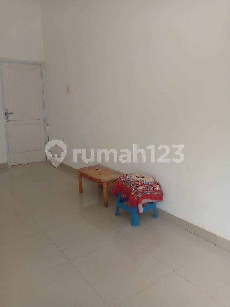 House Near UIN Jakarta Campus with Security and Comfortable Environment