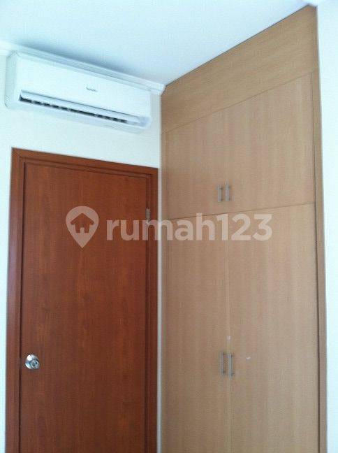 2+1 жумысты жартылай жиһазданған пәтер, Кемайоранда, Орталық Джакарта