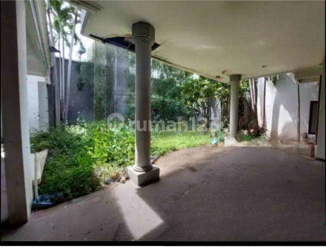 Spacious Property Suitable for Business, Large Land Area