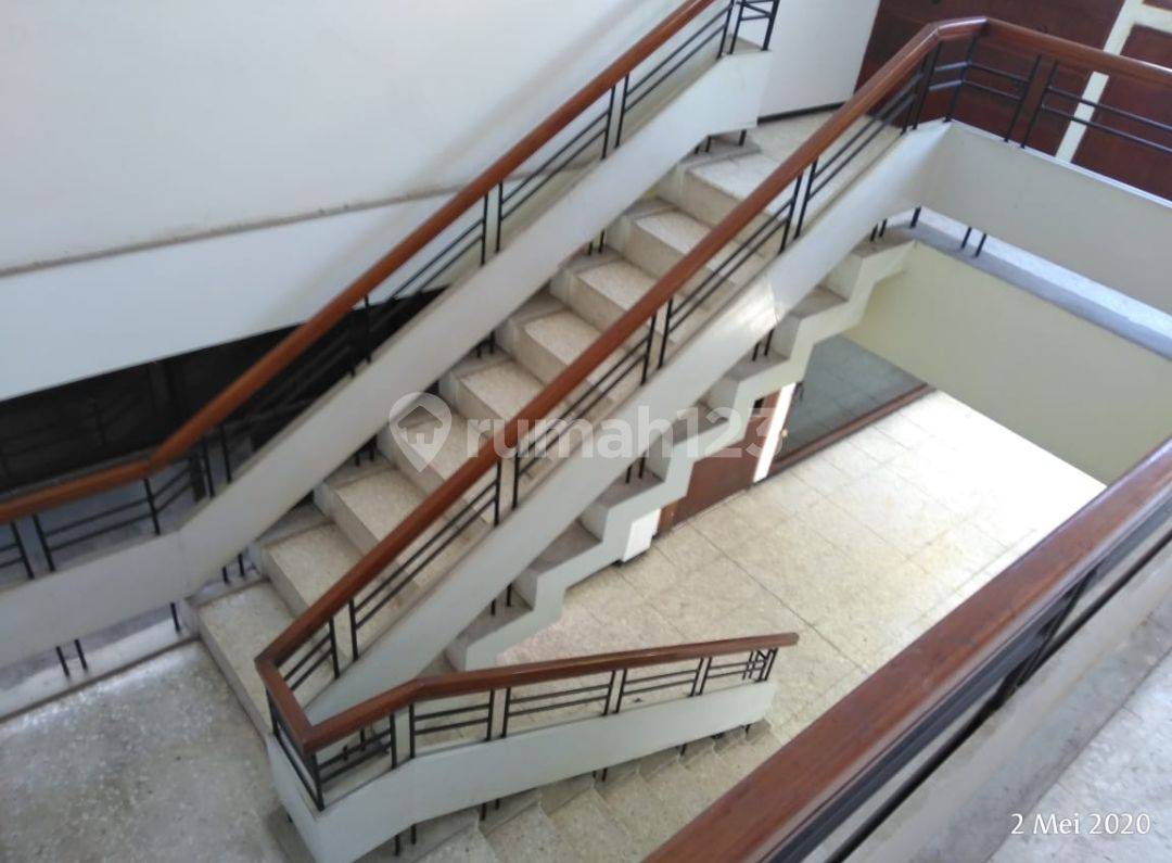 Spacious 1.5-Story House for Rent in Manyar Kertoarjo - Ideal for Living or Office
